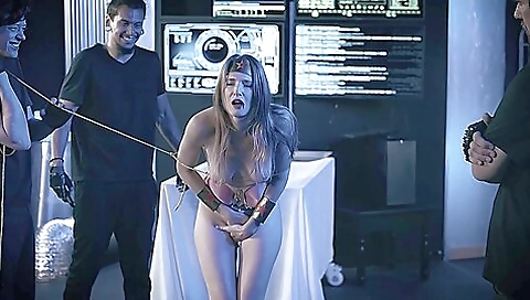 Shakemanot tub united by a sex toys