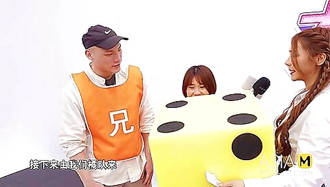 Maria, alexo in black girl scene